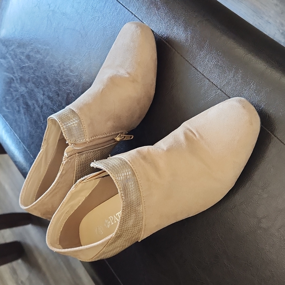 Tan suede booties/heels, sz 38